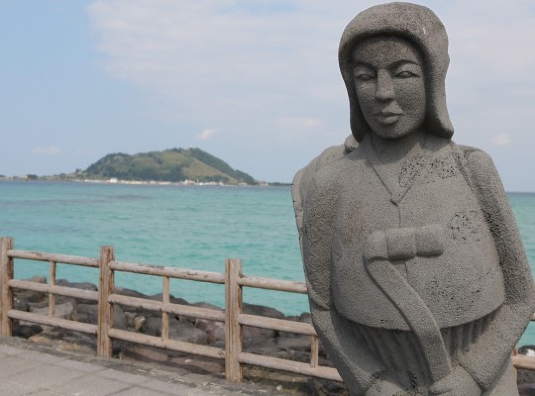 비양도가보이는해녀상
